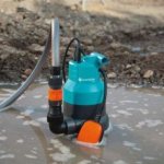 Drainage pump for pumping dirty water from a well